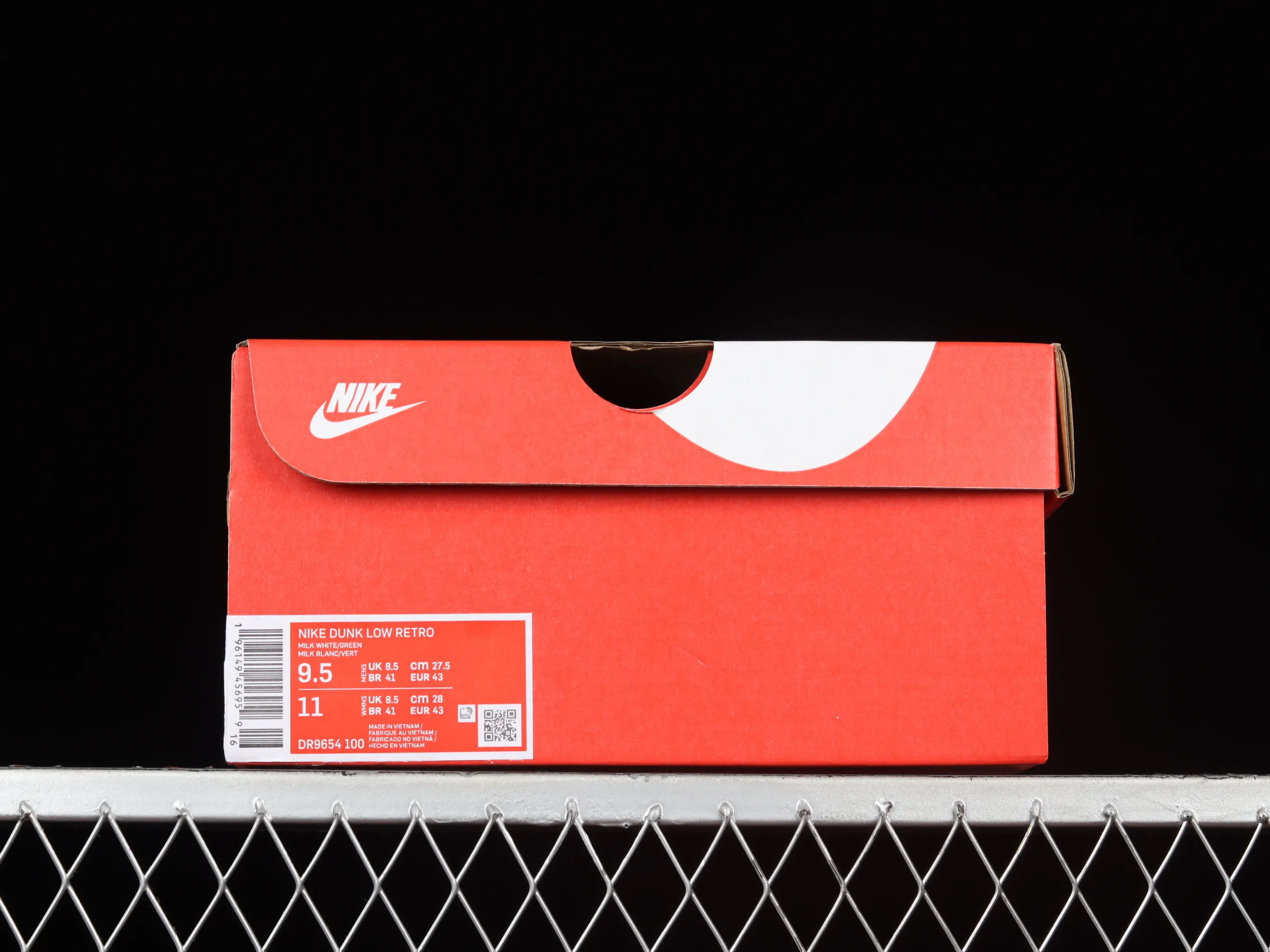 All Categories Nk SB Dunk Series Nk SB Dunk Low Low-top Sneakers #ZG Version Nk SB Dunk Low "Lottery" Heineken Color SB Smashing Backboard Fashion Casual Sneakers DR9654-100